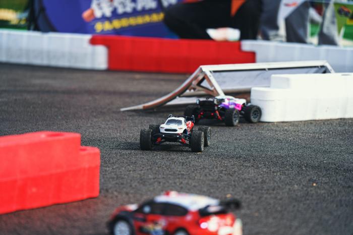 朝阳区潮流运动汇：飞盘高尔夫、数智铁人三项