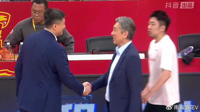 杜锋战术调整引争议 陈家政王洪泽遭边缘化