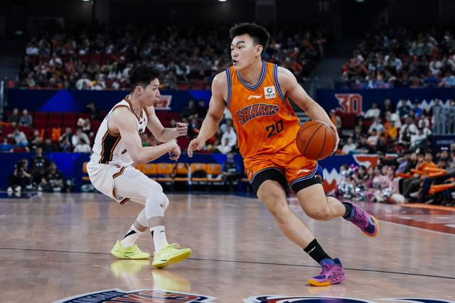 上海男篮十六连胜追平纪录 替补阵容成胜负关键