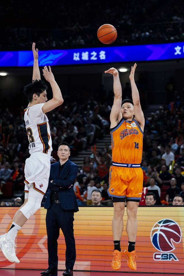 上海男篮十六连胜追平纪录 替补阵容成胜负关键