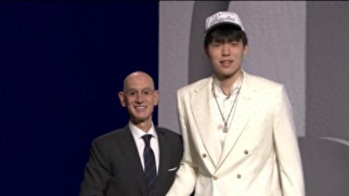 杨瀚森成关键引援 开拓者附加赛险胜太阳